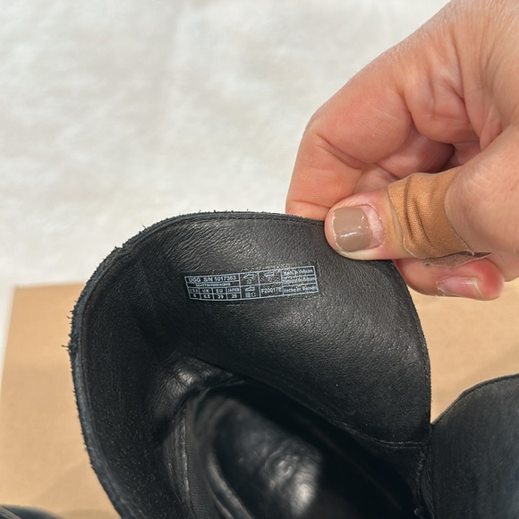 Authentic UGG ANKLE BOOTS SIZE 8 - Picture 3 of 12